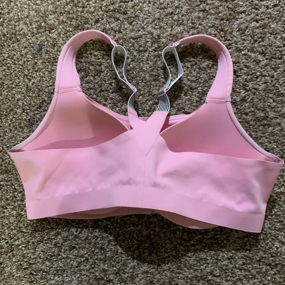 Victoria Secret Incredible Knockout Sports Bra - Picture 4 of 9